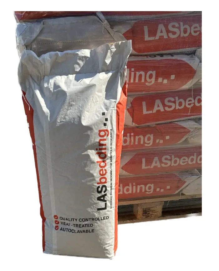 IPS Bedding packaging bag in front of pallet, red and white.